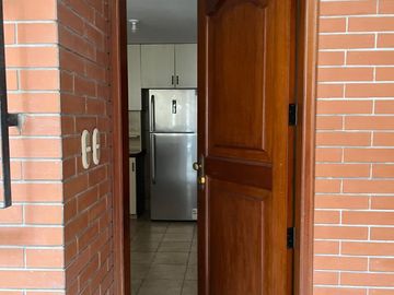 VENDO DEPARTAMENTO TIPO CASA EN 1er. Piso Surco