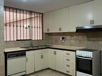 VENDO DEPARTAMENTO TIPO CASA EN 1er. Piso Surco