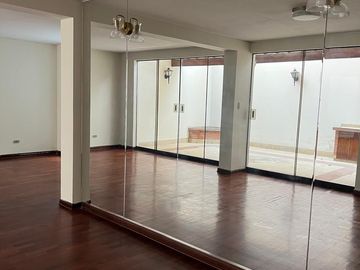 VENDO DEPARTAMENTO TIPO CASA EN 1er. Piso Surco