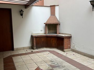 VENDO DEPARTAMENTO TIPO CASA EN 1er. Piso Surco