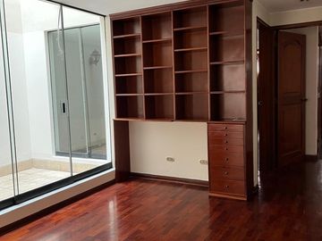 VENDO DEPARTAMENTO TIPO CASA EN 1er. Piso Surco