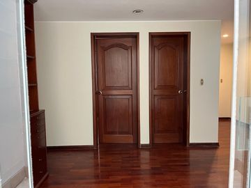 VENDO DEPARTAMENTO TIPO CASA EN 1er. Piso Surco