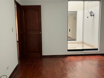 VENDO DEPARTAMENTO TIPO CASA EN 1er. Piso Surco