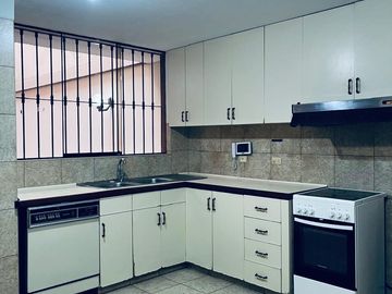 VENDO DEPARTAMENTO TIPO CASA EN 1er. Piso Surco