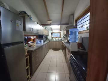Encantadora Parcela con Casa Principal y 2 Cabañas, ubicadas en Sector