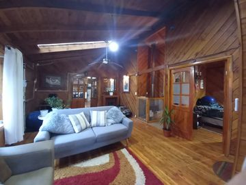 Encantadora Parcela con Casa Principal y 2 Cabañas, ubicadas en Sector