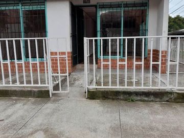 SE VENDE COMODA CASA, BARRIO SANTA ISABEL DOSQUEBRADAS