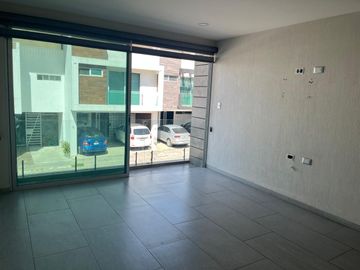 Casa en venta en fraccionamiento los heroes Puebla