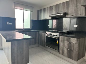 Casa en venta en fraccionamiento los heroes Puebla