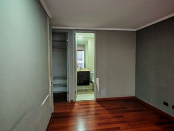 DEPARTAMENTO A 1 CUADRA DE ESTACIÓN TOESCA. 3 DORMITORIOS, 2 BAÑOS Y BODEGA