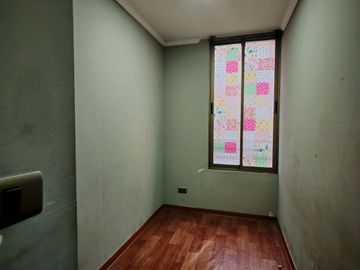 DEPARTAMENTO A 1 CUADRA DE ESTACIÓN TOESCA. 3 DORMITORIOS, 2 BAÑOS Y BODEGA