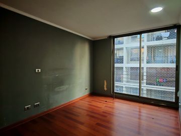 DEPARTAMENTO A 1 CUADRA DE ESTACIÓN TOESCA. 3 DORMITORIOS, 2 BAÑOS Y BODEGA