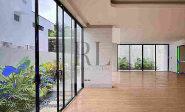 Ayala Alabang Modern house with pool and elevator