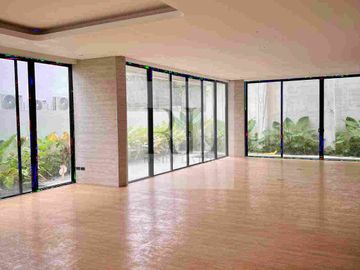Ayala Alabang Modern house with pool and elevator