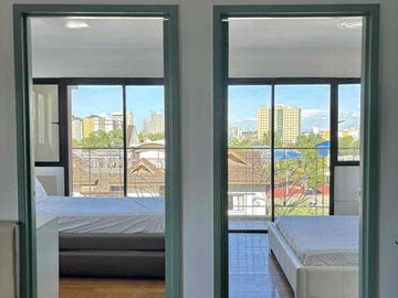 For Sale Beautiful 2 Bedroom unit with balcony in One Oasis, Cebu