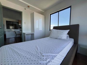 For Sale Beautiful 2 Bedroom unit with balcony in One Oasis, Cebu