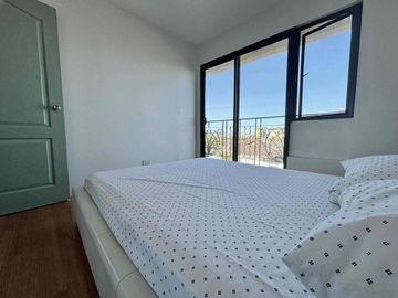 For Sale Beautiful 2 Bedroom unit with balcony in One Oasis, Cebu
