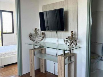 For Sale Beautiful 2 Bedroom unit with balcony in One Oasis, Cebu