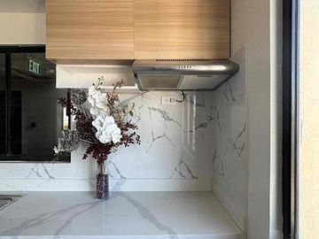 For Sale Beautiful 2 Bedroom unit with balcony in One Oasis, Cebu