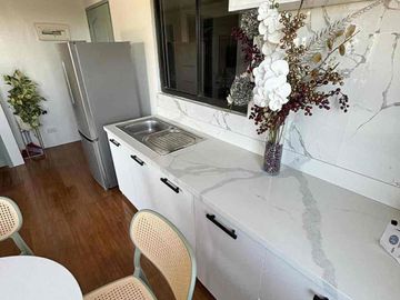 For Sale Beautiful 2 Bedroom unit with balcony in One Oasis, Cebu