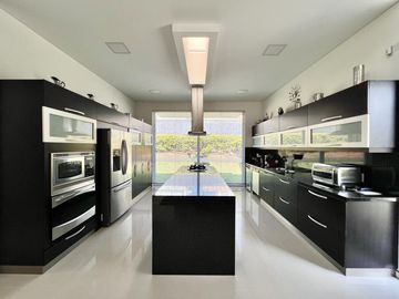 🏡 ¡Descubre esta espectacular casa en Altos de Ciudad Jardín, Cali!