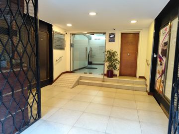 Oficina, 6 privaos 2 baños, Santa Lucía, Lastarria