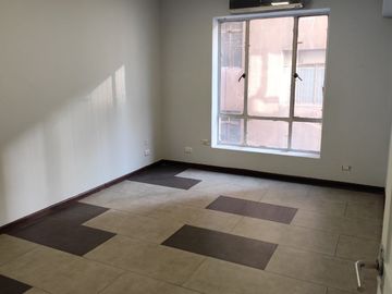 Oficina, 6 privaos 2 baños, Santa Lucía, Lastarria