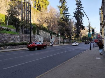 Oficina, 6 privaos 2 baños, Santa Lucía, Lastarria