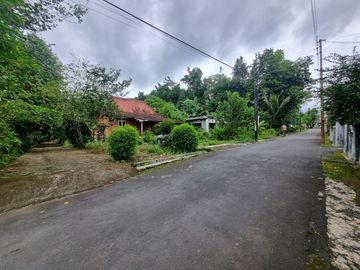 tanah pekarangan pinggir jalan aspal besar dekat jalan kaliurang km 12,5