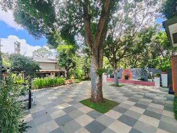 Blue Residence Tagaytay ( 5 houses & 1 caretaker house )
