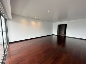 Oportunidad Única: Departamento de Lujo con Vista Directa al Golf Los Incas – Edificio MOON, Surco.
