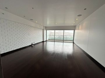 Oportunidad Única: Departamento de Lujo con Vista Directa al Golf Los Incas – Edificio MOON, Surco.