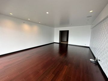 Oportunidad Única: Departamento de Lujo con Vista Directa al Golf Los Incas – Edificio MOON, Surco.
