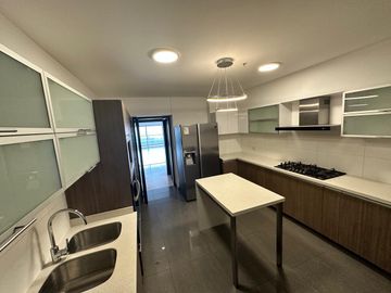 Oportunidad Única: Departamento de Lujo con Vista Directa al Golf Los Incas – Edificio MOON, Surco.