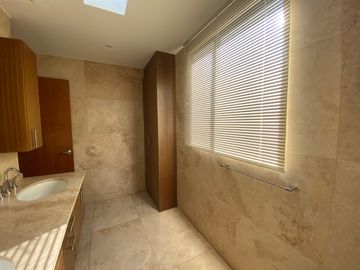 VENDO HERMOSA CASA EN CONJUNTO - CUMBAYA (Sector Colegio Menor)