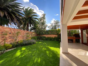 VENDO HERMOSA CASA EN CONJUNTO - CUMBAYA (Sector Colegio Menor)