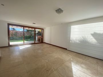 VENDO HERMOSA CASA EN CONJUNTO - CUMBAYA (Sector Colegio Menor)