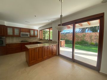 VENDO HERMOSA CASA EN CONJUNTO - CUMBAYA (Sector Colegio Menor)