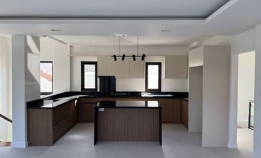 For Sale: Brand New Verdana Homes 5 Bedroom 5BR House and Lot for Sale in Bacoor, Cavite City