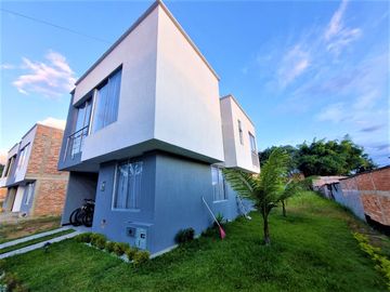 VENTA DE CASA ESQUINERA UBICADA EN EL UVO CONJUNTO RESIDENCIAL LA MERCED - POPAYÁN CAUCA.
