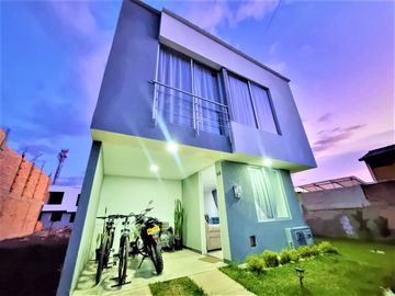 VENTA DE CASA ESQUINERA UBICADA EN EL UVO CONJUNTO RESIDENCIAL LA MERCED - POPAYÁN CAUCA.