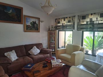 Casa en Venta en Jurica de una planta con amplio jardin