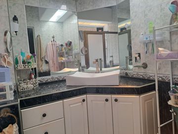 Casa en Venta en Jurica de una planta con amplio jardin