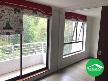 Departamento una cuadra Parque Ecuador, cerca de todo.