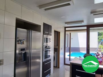 ¡Vive el lujo y la naturaleza en Lonco! Piscina, terraza y vistas panorámicas