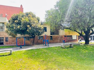 Se vende Casa Rentera Av. Machala (a una cuadra del Paque Ingles)