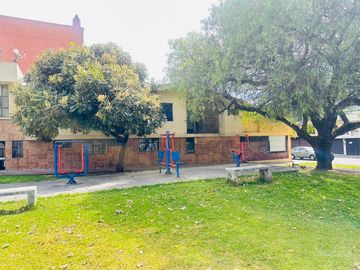 Se vende Casa Rentera Av. Machala (a una cuadra del Paque Ingles)