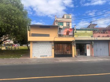 Se vende Casa Rentera Av. Machala (a una cuadra del Paque Ingles)