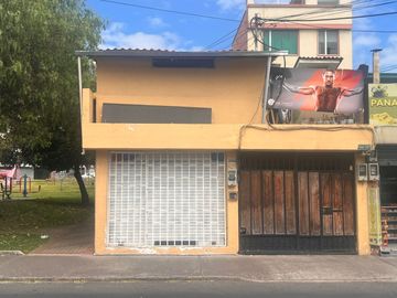 Se vende Casa Rentera Av. Machala (a una cuadra del Paque Ingles)