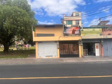 Se vende Casa Rentera Av. Machala (a una cuadra del Paque Ingles)